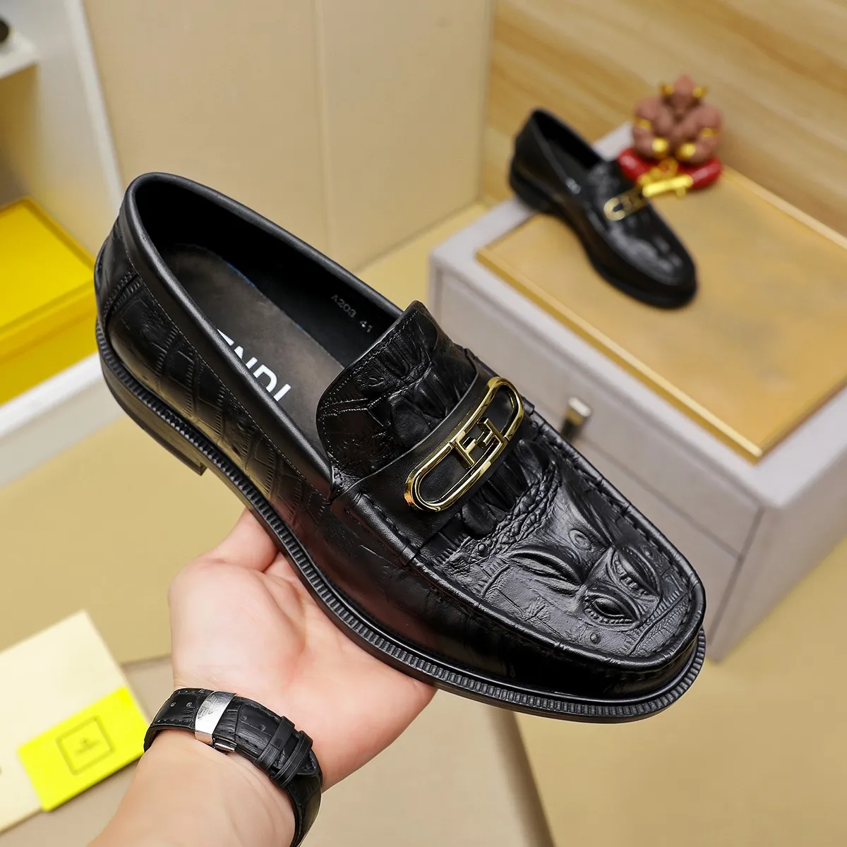 Men's shoes💰460 🕷🕷【FENDI】The latest men's formal leather shoes🇨🇳Classic series not to be missed💯The first layer is made of imported first-layer cowhide☘Original quality, the leather is smooth and delicate🎋The version is awesome, the perfect streamlined outline🍇🐮Leather lining, color, size 38-45...